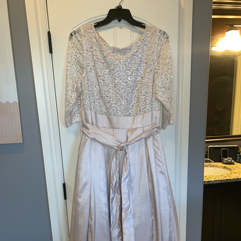 Beautiful full skirt dress